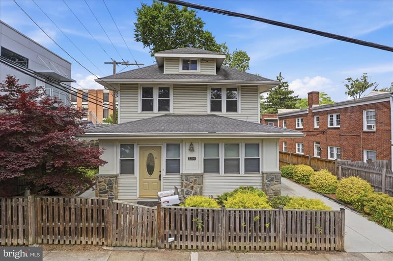 2206 S Grant St S, Arlington, VA 22202
