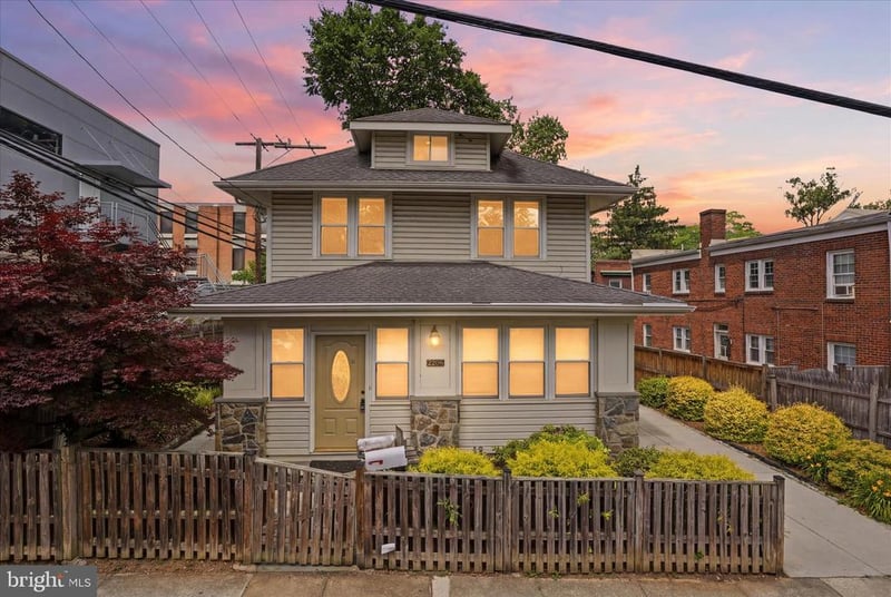 2206 S Grant St S, Arlington, VA 22202