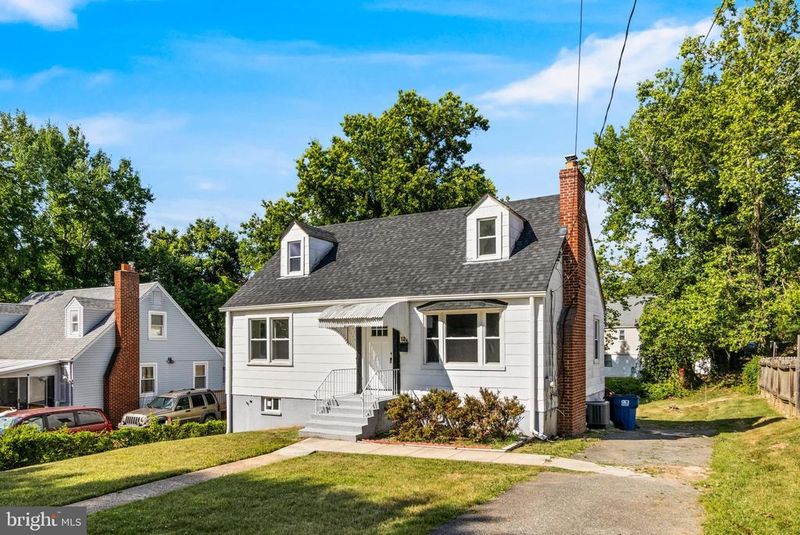 109 S Huron Dr, Oxon Hill, MD 20745