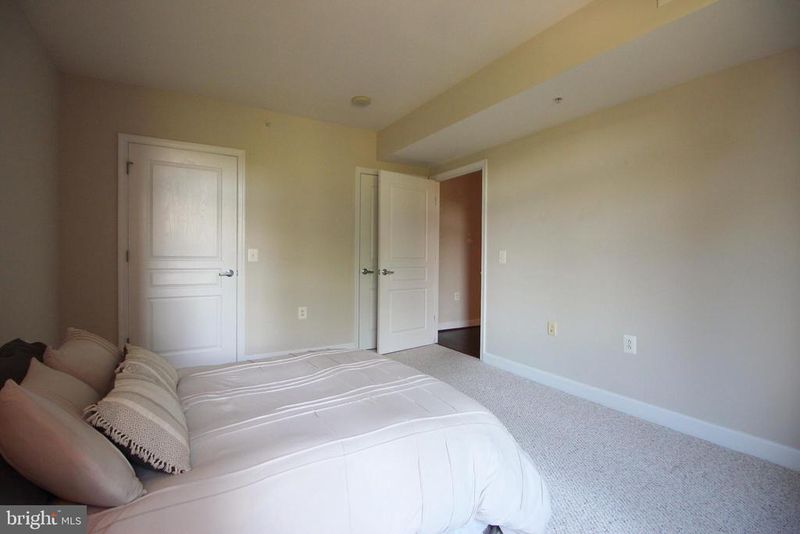 2451 Midtown Ave #305, Alexandria, VA 22303