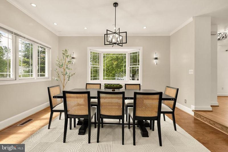 4717 Edgefield Rd, Bethesda, MD 20814