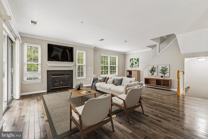 4542 Superior Sq, Fairfax, VA 22033