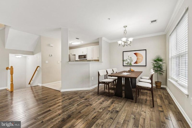 4542 Superior Sq, Fairfax, VA 22033