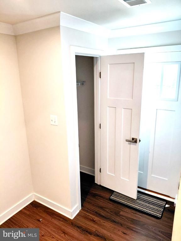 5940 Tomahawk St, New Market, MD 21774