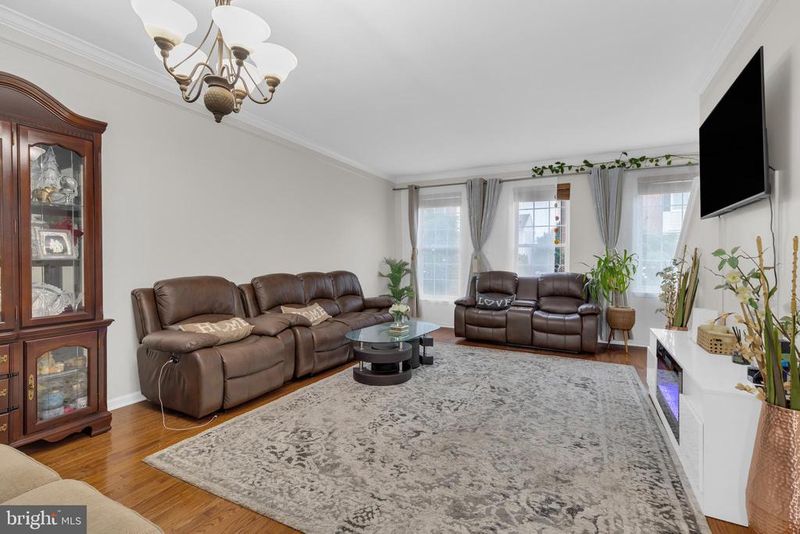 42911 Pamplin Ter, Chantilly, VA 20152