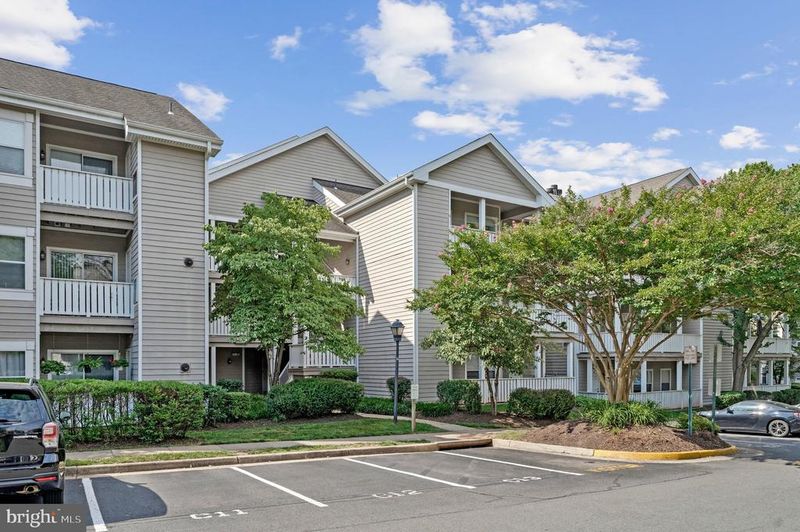 14313 Climbing Rose Way #205, Centreville, VA 20121