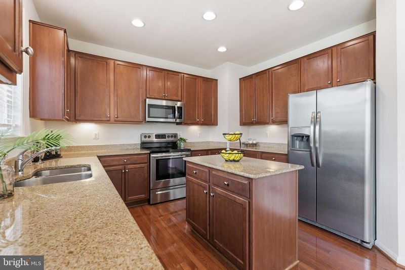 17515 Mina Ln, Dumfries, VA 22025