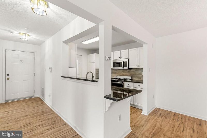 10022 Vanderbilt Cir #10, Rockville, MD 20850