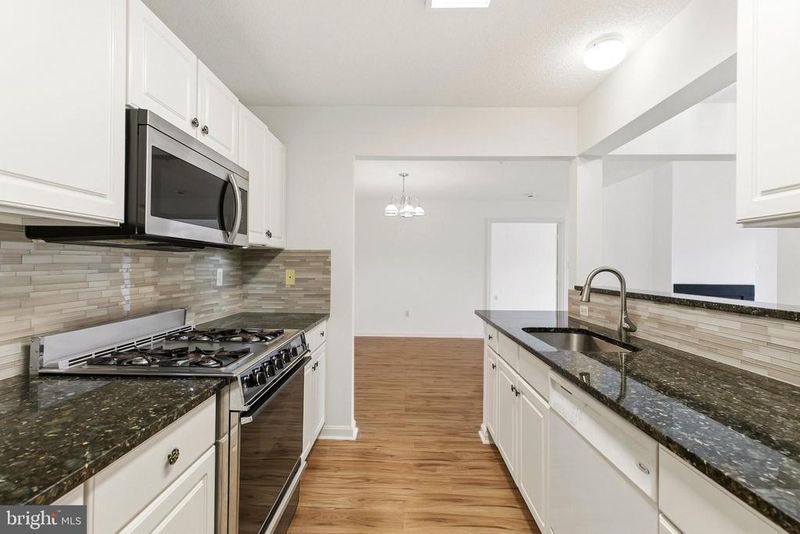 10022 Vanderbilt Cir #10, Rockville, MD 20850