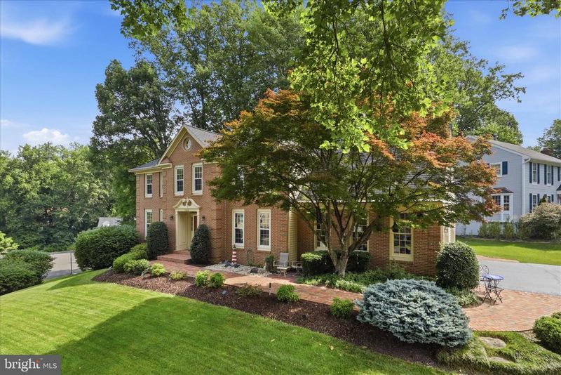 10820 Fieldwood Dr, Fairfax, VA 22030
