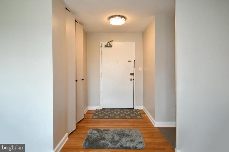 1200 S Arlington Ridge Rd #704, Arlington, VA 22202