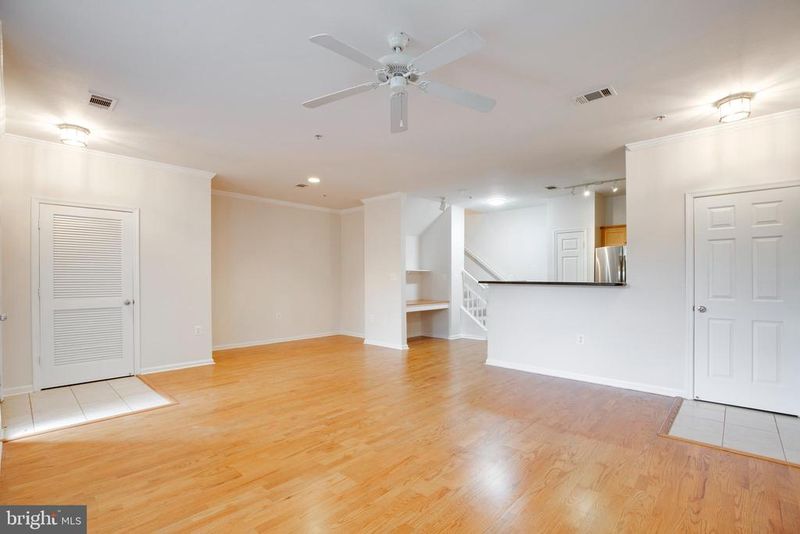 5121 Travis Edward Way #B, Centreville, VA 20120