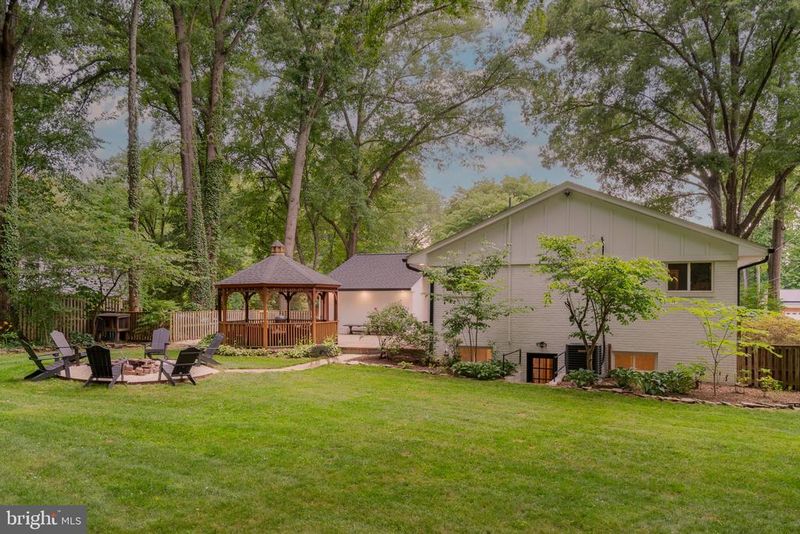 9021 Buckner Rd, Alexandria, VA 22309