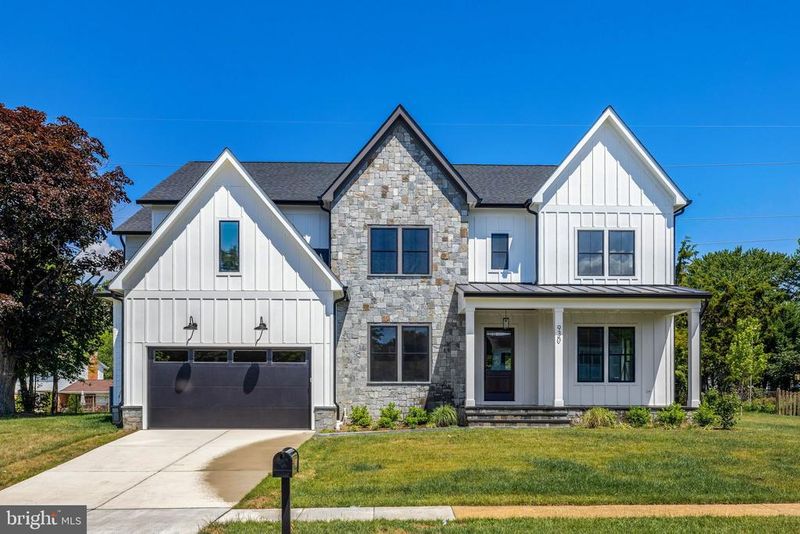 930 Fairway Dr NE, Vienna, VA 22180
