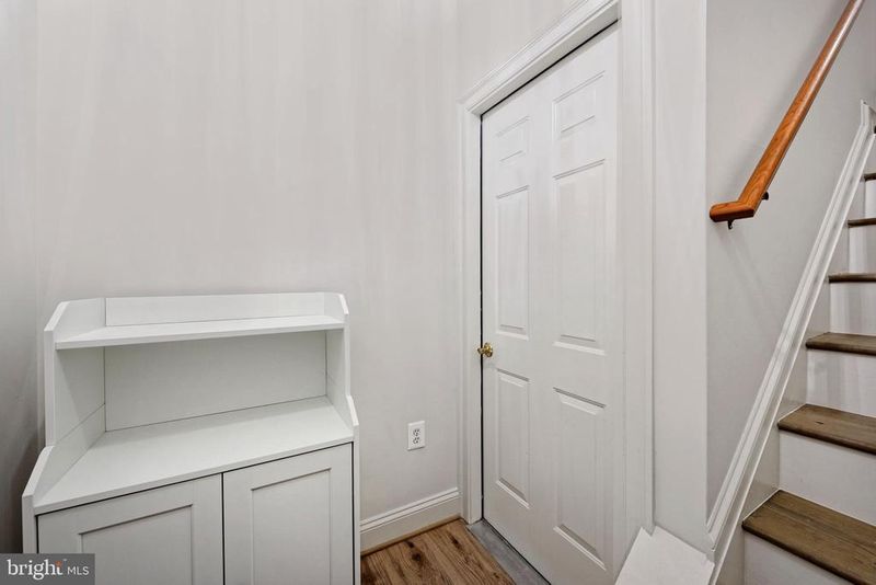 20084 Woodtrail Rd, Round Hill, VA 20141