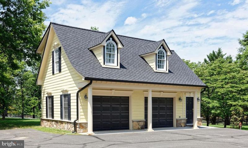 20084 Woodtrail Rd, Round Hill, VA 20141