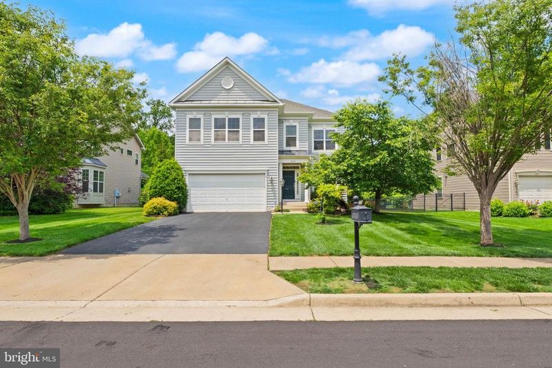 6874 Noyes Ave, Haymarket, VA 20169