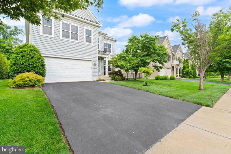 6874 Noyes Ave, Haymarket, VA 20169