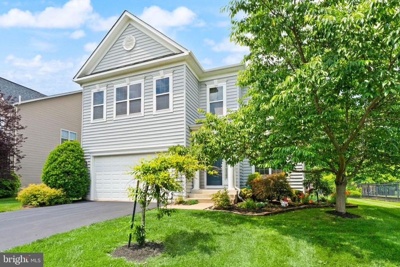 6874 Noyes Ave, Haymarket, VA 20169