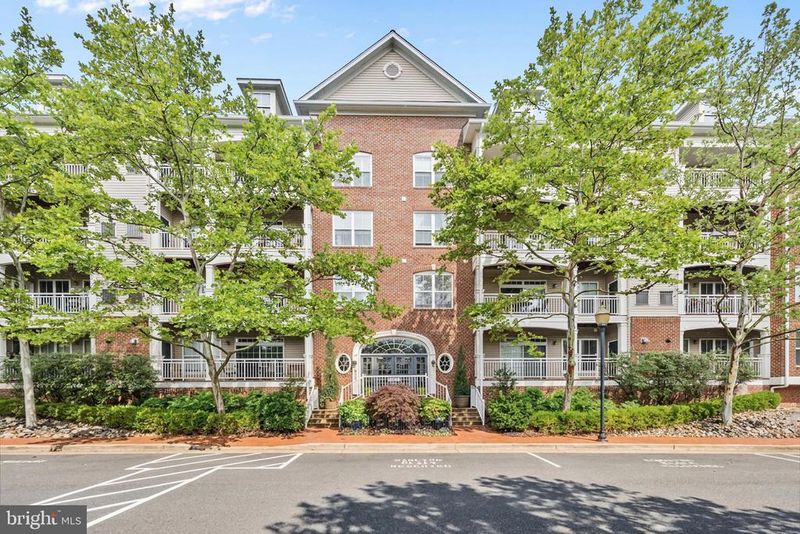 5112 Donovan Dr #107, Alexandria, VA 22304