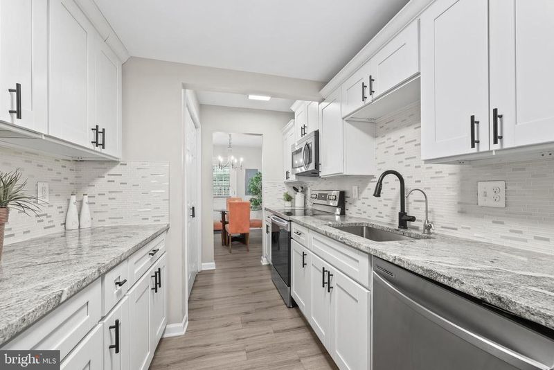 6426 Silver Ridge Cir, Alexandria, VA 22315