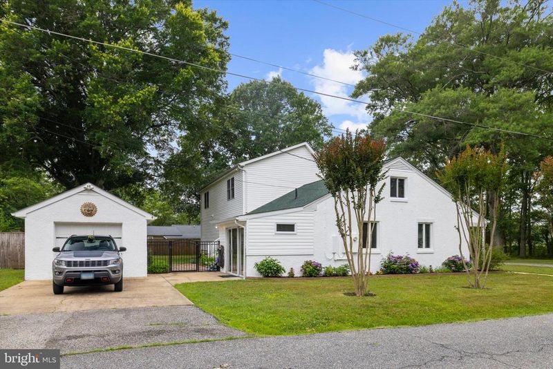1261 Cove Dr, Churchton, MD 20733