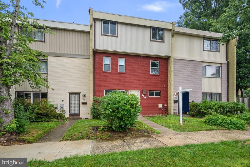 8654 Brae Brooke Dr, Lanham, MD 20706