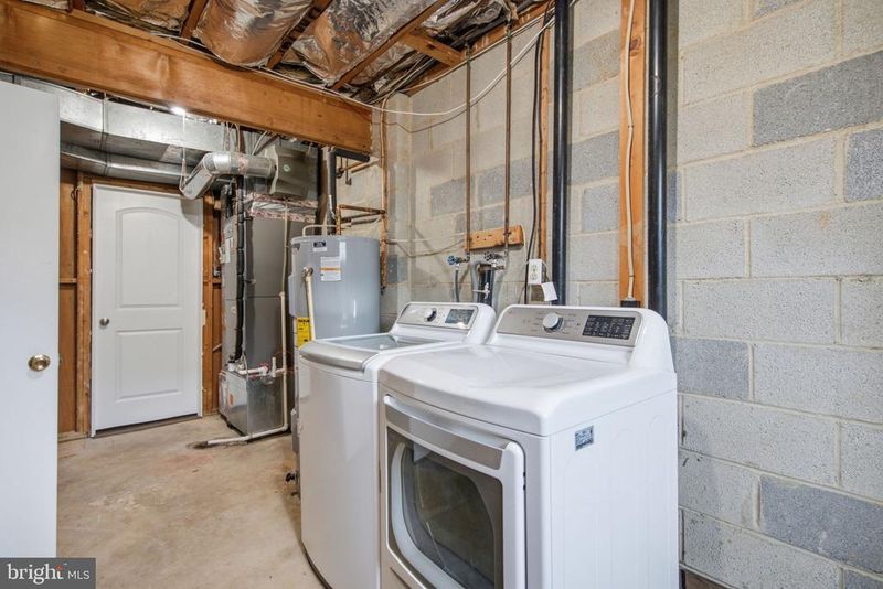 8654 Brae Brooke Dr, Lanham, MD 20706