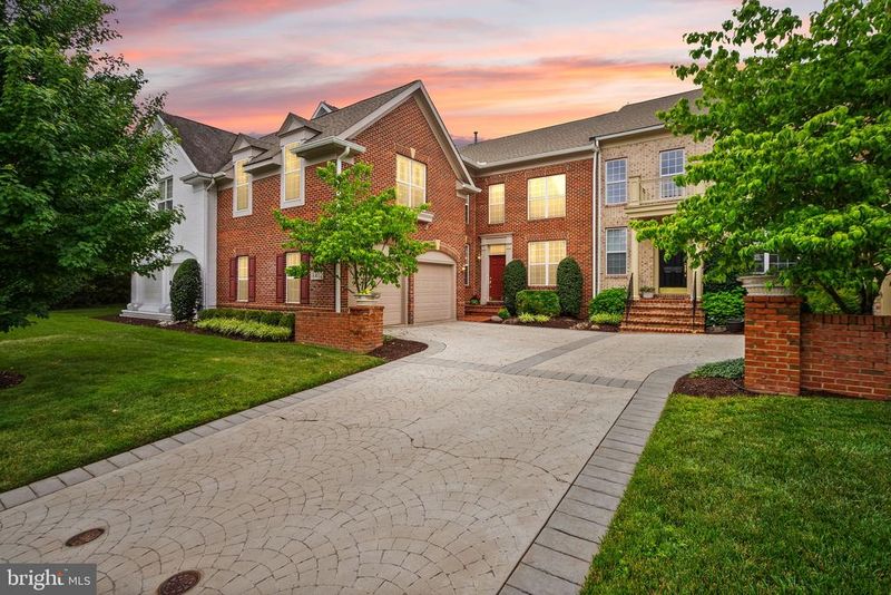 18402 Lanier Island Sq, Leesburg, VA 20176