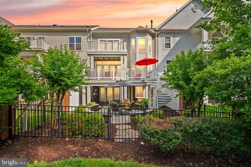 18402 Lanier Island Sq, Leesburg, VA 20176
