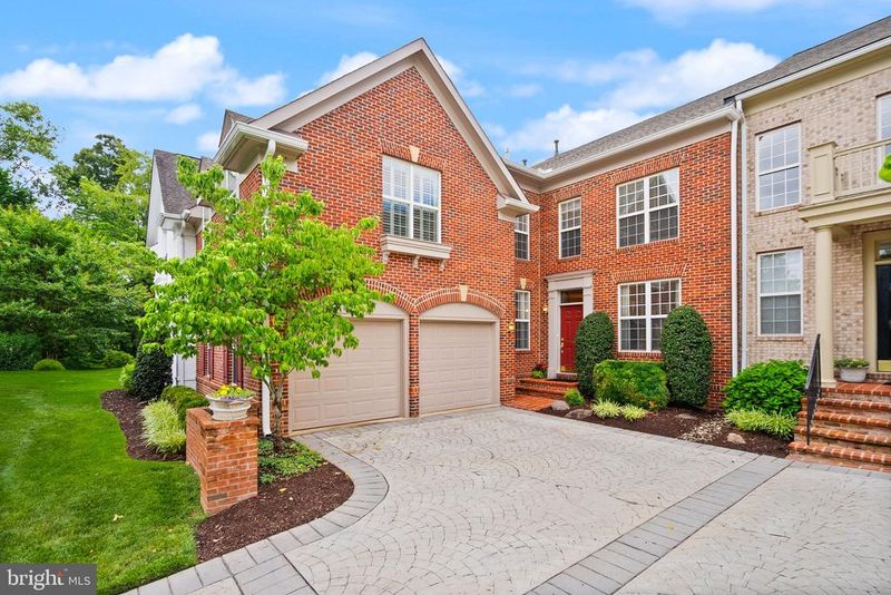 18402 Lanier Island Sq, Leesburg, VA 20176