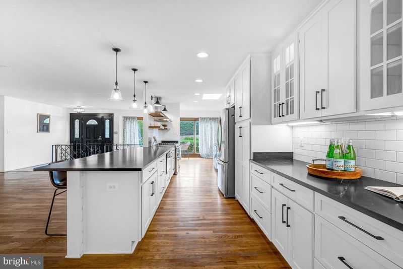 8809 Gateshead Rd, Alexandria, VA 22309