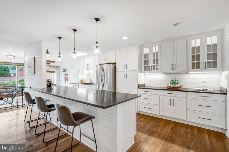 8809 Gateshead Rd, Alexandria, VA 22309
