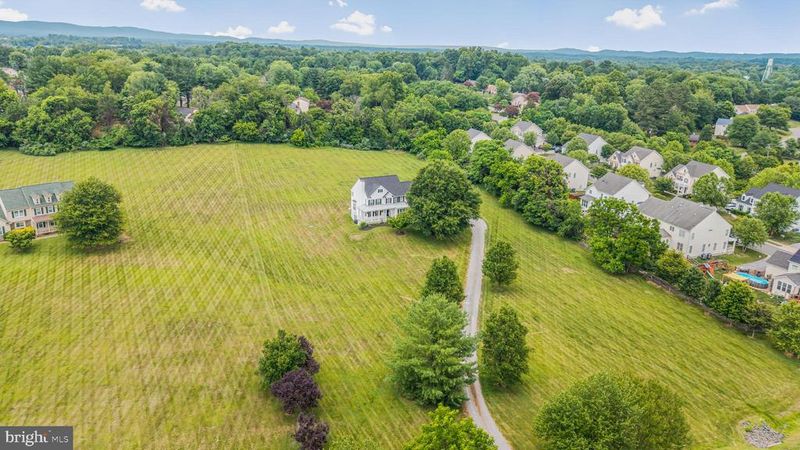 38454 Stone Eden Dr, Hamilton, VA 20158