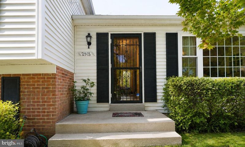 2518 Lindley Ter, Rockville, MD 20850