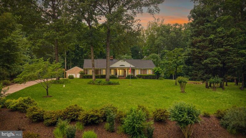2 Abel Dr, Fredericksburg, VA 22406