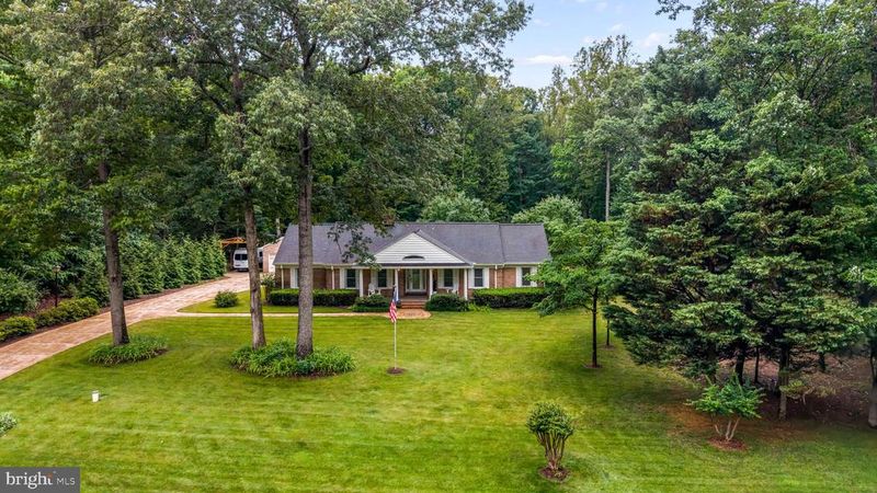 2 Abel Dr, Fredericksburg, VA 22406