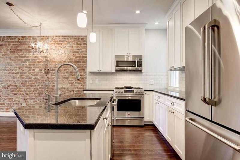 3040 R St NW #1/2, Washington, DC 20007