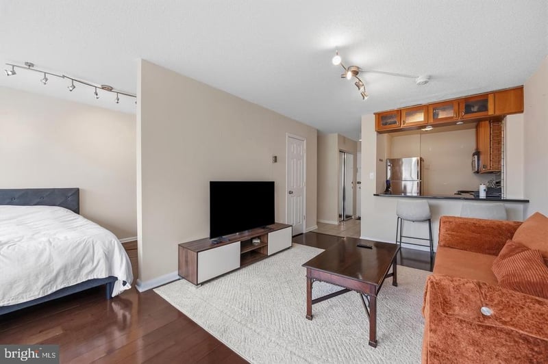 1330 New Hampshire Ave NW #911, Washington, DC 20036