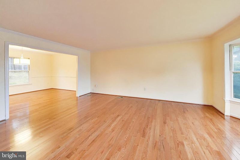 1018 Salt Meadow Ln, Mclean, VA 22101