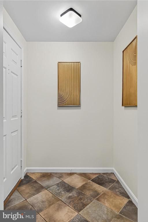 1752 N Rhodes St #325, Arlington, VA 22201