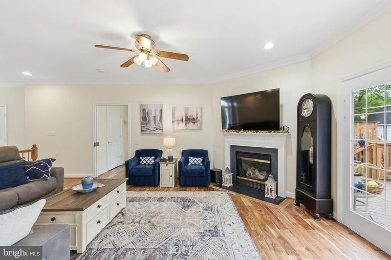 12941 Torchlight Dr, Woodbridge, VA 22193
