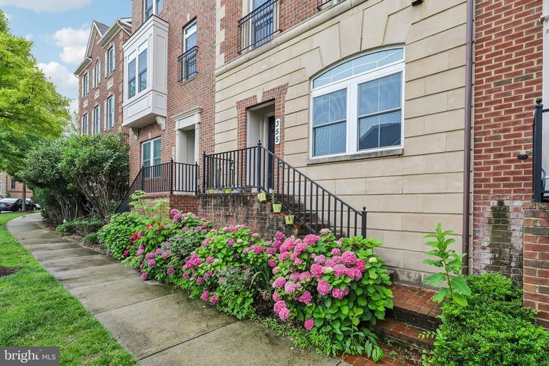 355 Parkview Ave, Gaithersburg, MD 20878