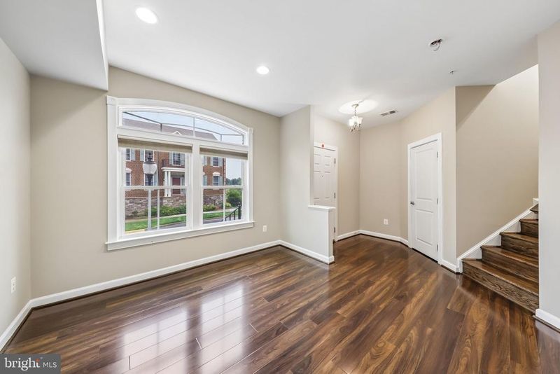355 Parkview Ave, Gaithersburg, MD 20878