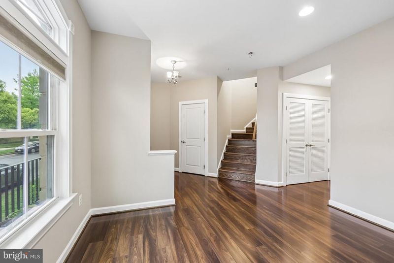 355 Parkview Ave, Gaithersburg, MD 20878