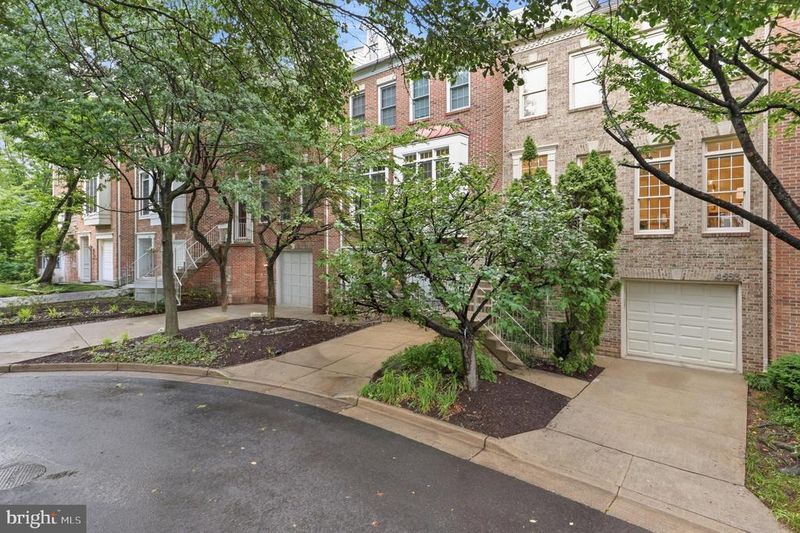 4653 Kinsey Ln, Alexandria, VA 22311