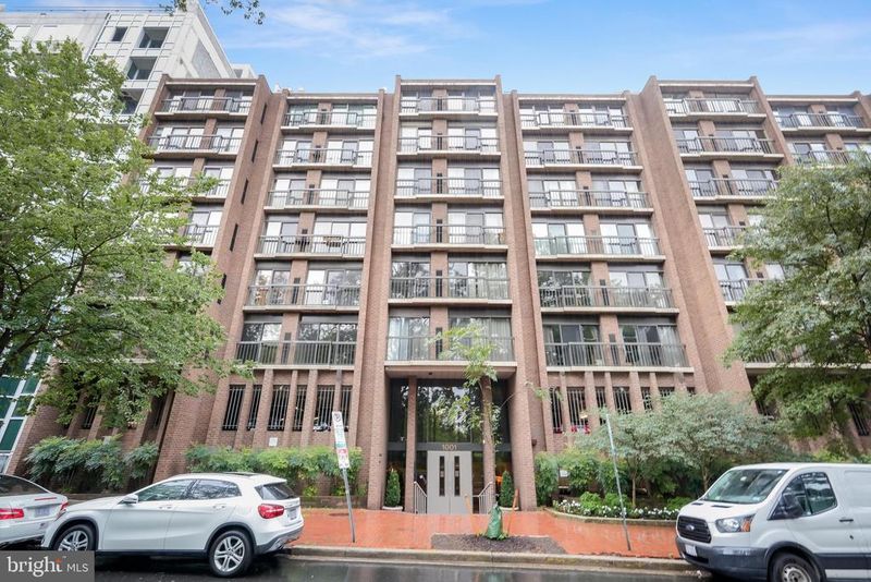 1001 NW 26th St NW #806, Washington, DC 20037