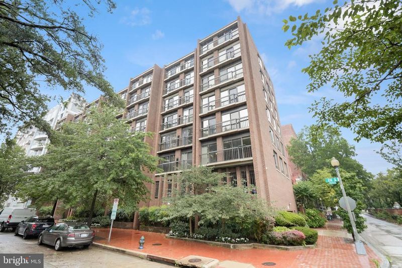 1001 NW 26th St NW #806, Washington, DC 20037