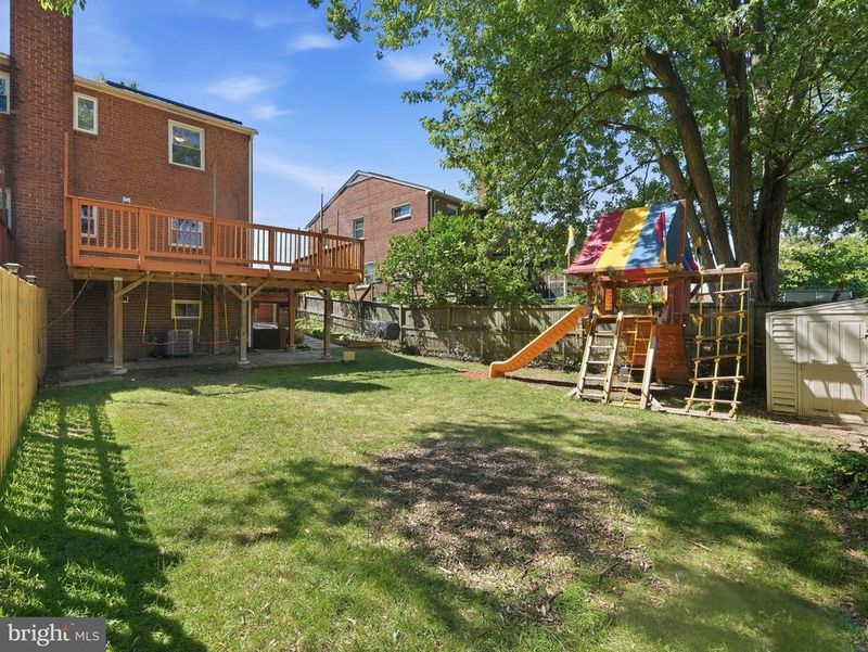 31 Garden Dr, Alexandria, VA 22304
