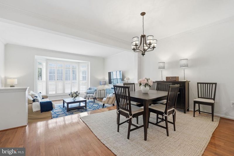 8656 Royal Worcester Ln, Fairfax, VA 22031